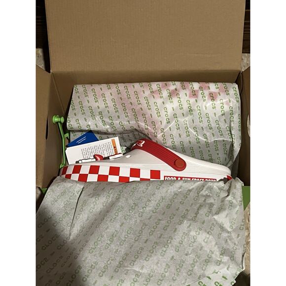 Crocs Disney Parks Toy Story Pizza Planet Men’s Size 7 Women’s 9 Shoes NIB - Picture 7 of 8